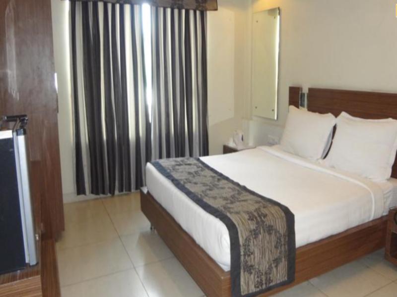 Hotel Sheela Shree Plaza Jhānsi Екстериор снимка