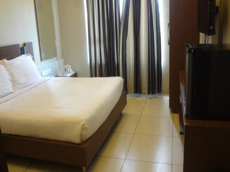 Hotel Sheela Shree Plaza Jhānsi Екстериор снимка